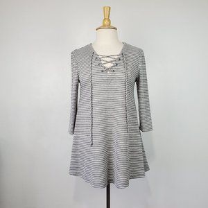 Hannah Gray White Striped Waffle Knit Grommet Lace-Up V-Neck Casual Top Size M